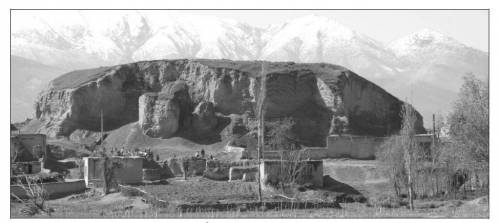 مطالعه و بررسی باستان شناسی و معماری تپه قلعه خان سملقان خراسان شمالی